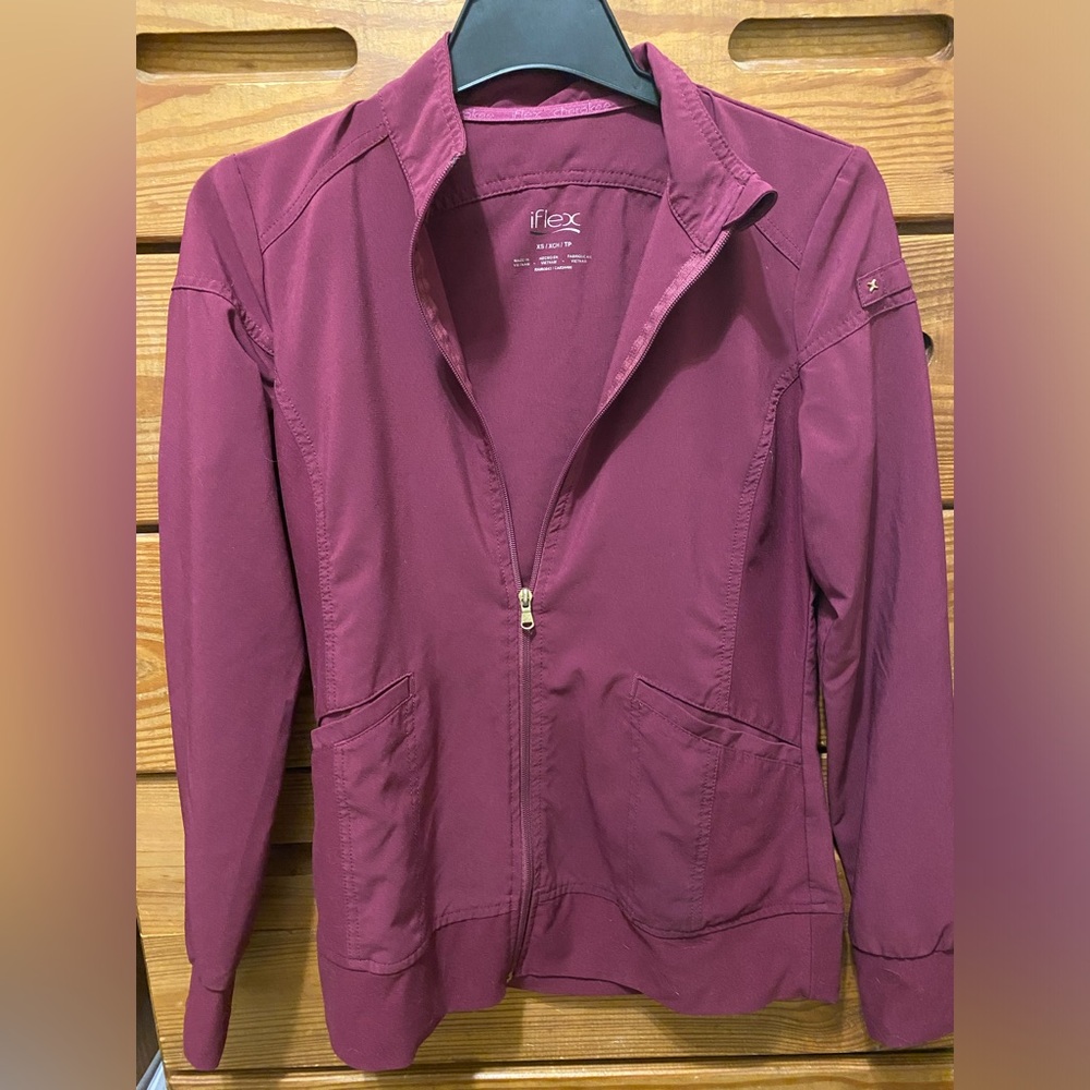 Cherokee iflex wine front zip jacket scrubs